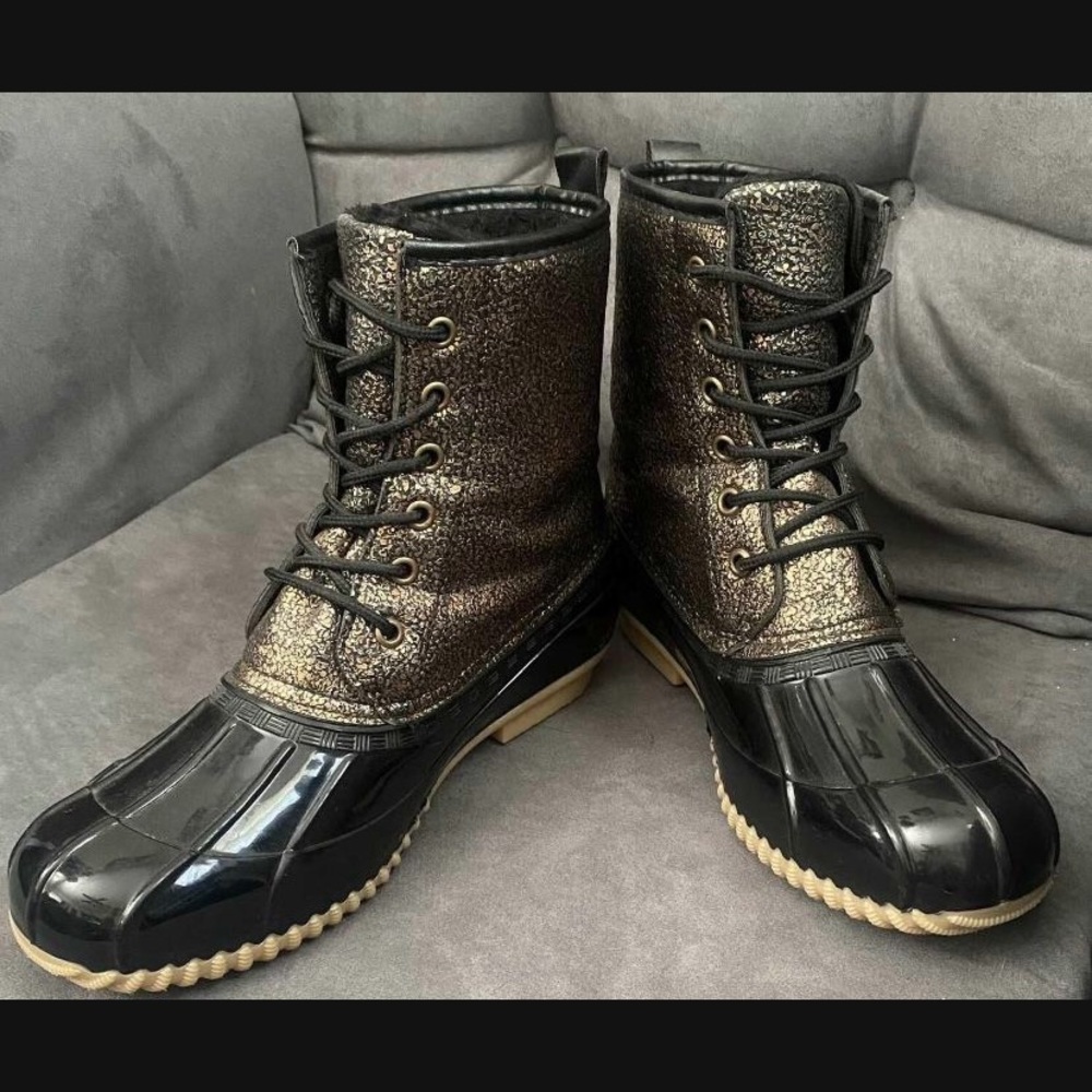 Duck boots